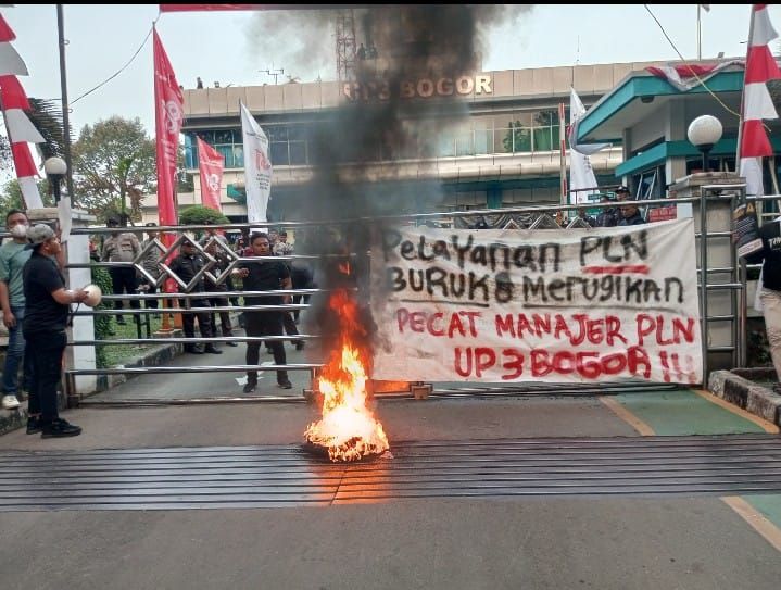 Tuntutan Diabaikan, Aliansi 4 Pilar Ancam Bawa Persoalan PLN UP3 Bogor ke Jakarta