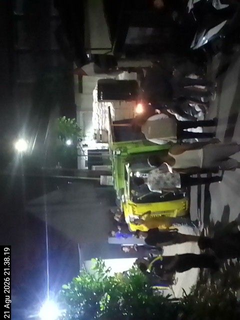 Truk Pengangkut Beras Terguling di Tanjakan Pd Hasan Sindangrasa