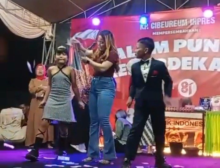 Malam Puncak HUT RI ke-81 di Ciberem Inpres Meriah, Warga Padati Pentas Seni dan Lomba