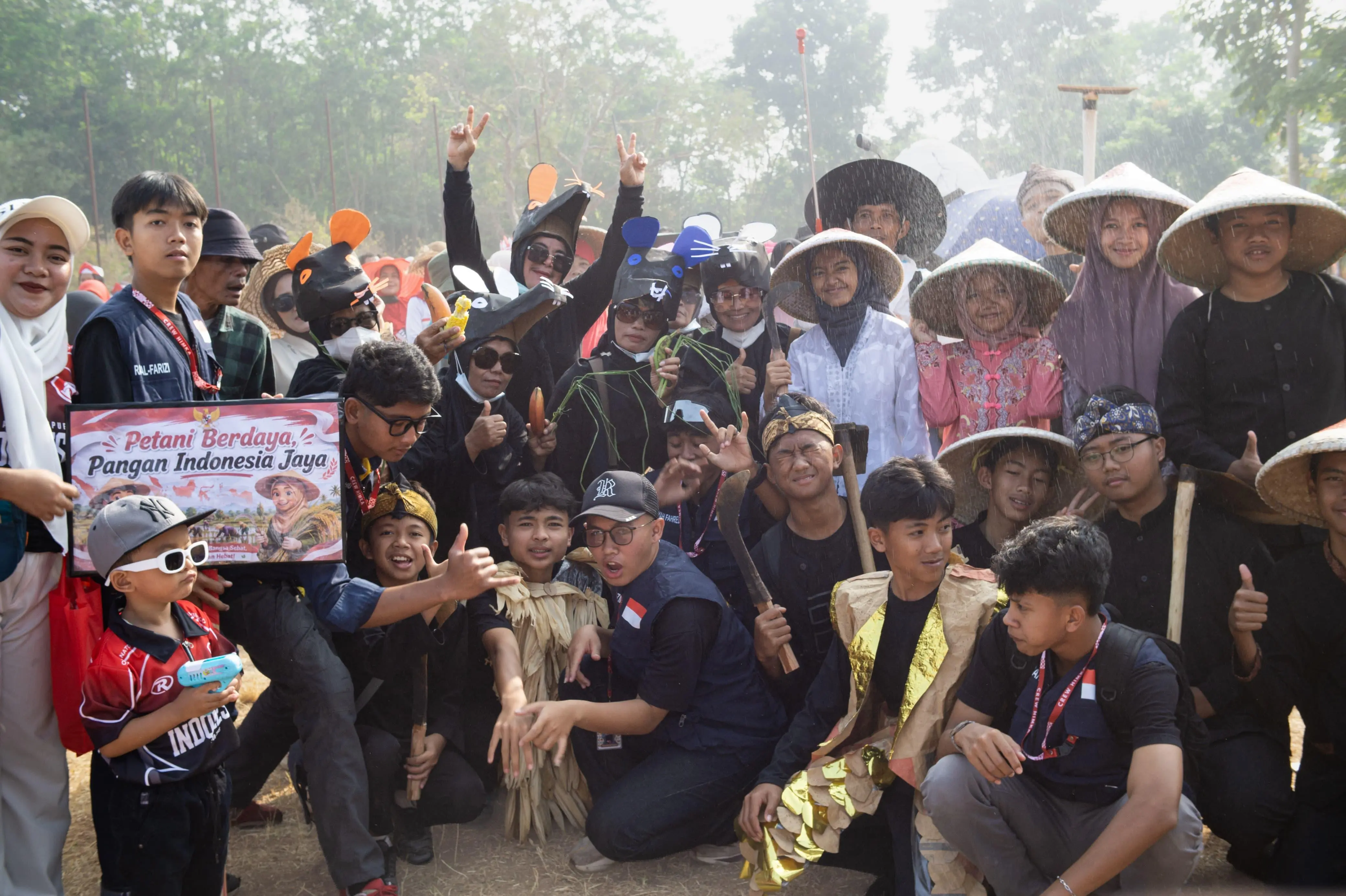 Warga Kamasri Unjuk Kreativitas Semarakkan Karnaval HUT RI ke 81