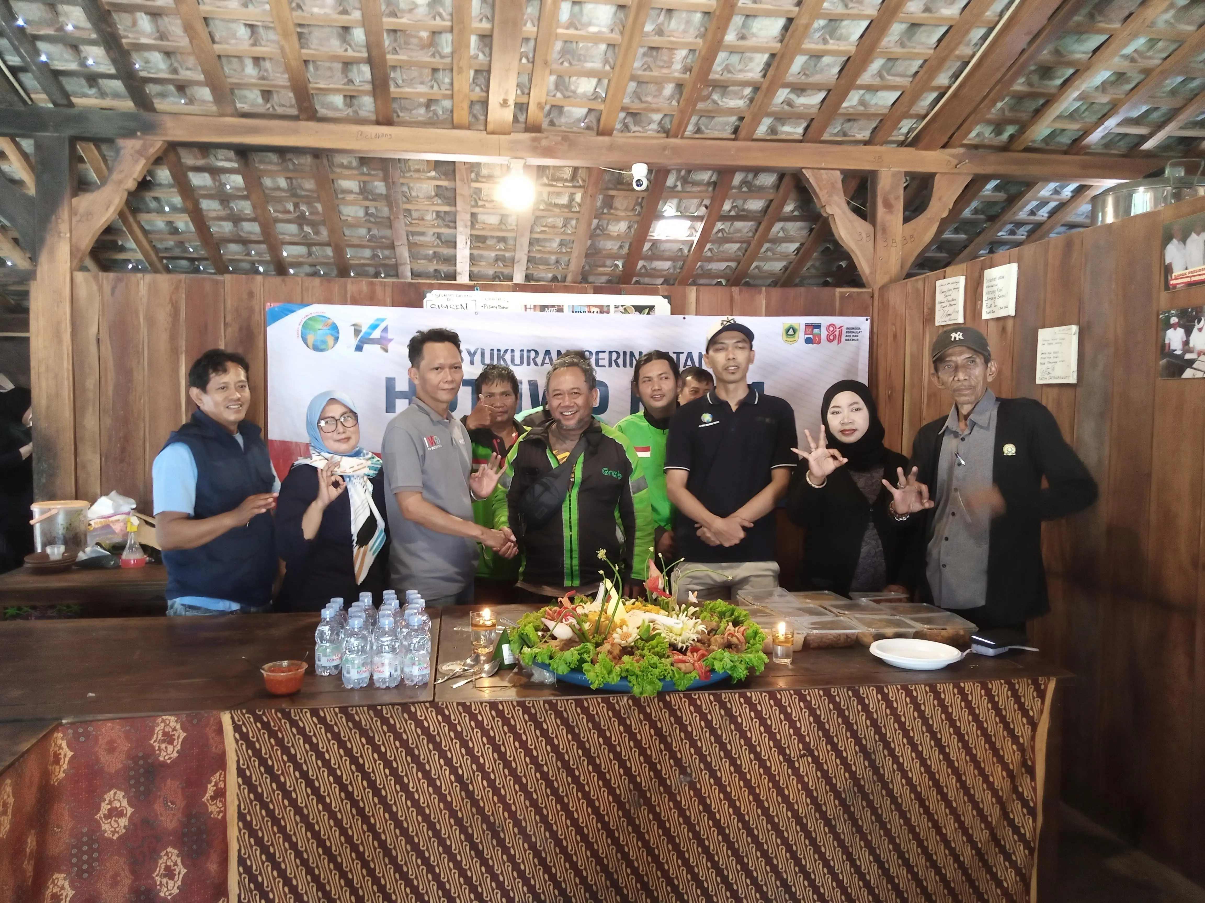 Semangat Kekeluargaan di HUT ke-14 IWO Bogor: Wartawan Online dan Ojol, Dua Profesi Era Digital yang Punya Solidaritas Tinggi