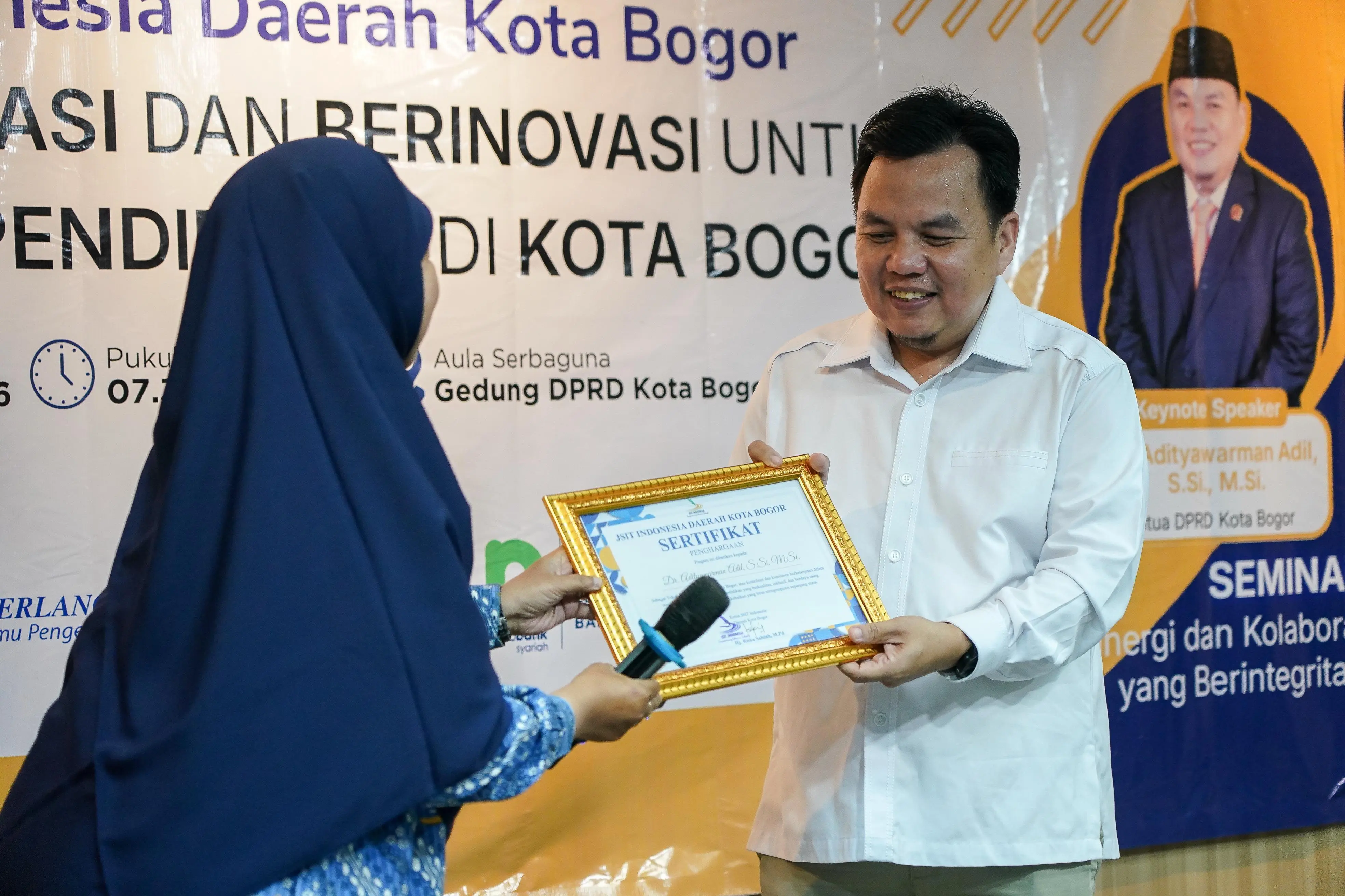 Ketua DPRD Kota Bogor Adityawarman Adil Raih Penghargaan Tokoh Peduli Pendidikan 2026