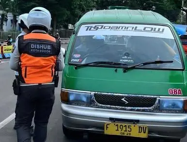 Dishub Kota Bogor Razia Angkot di Jalan Juanda