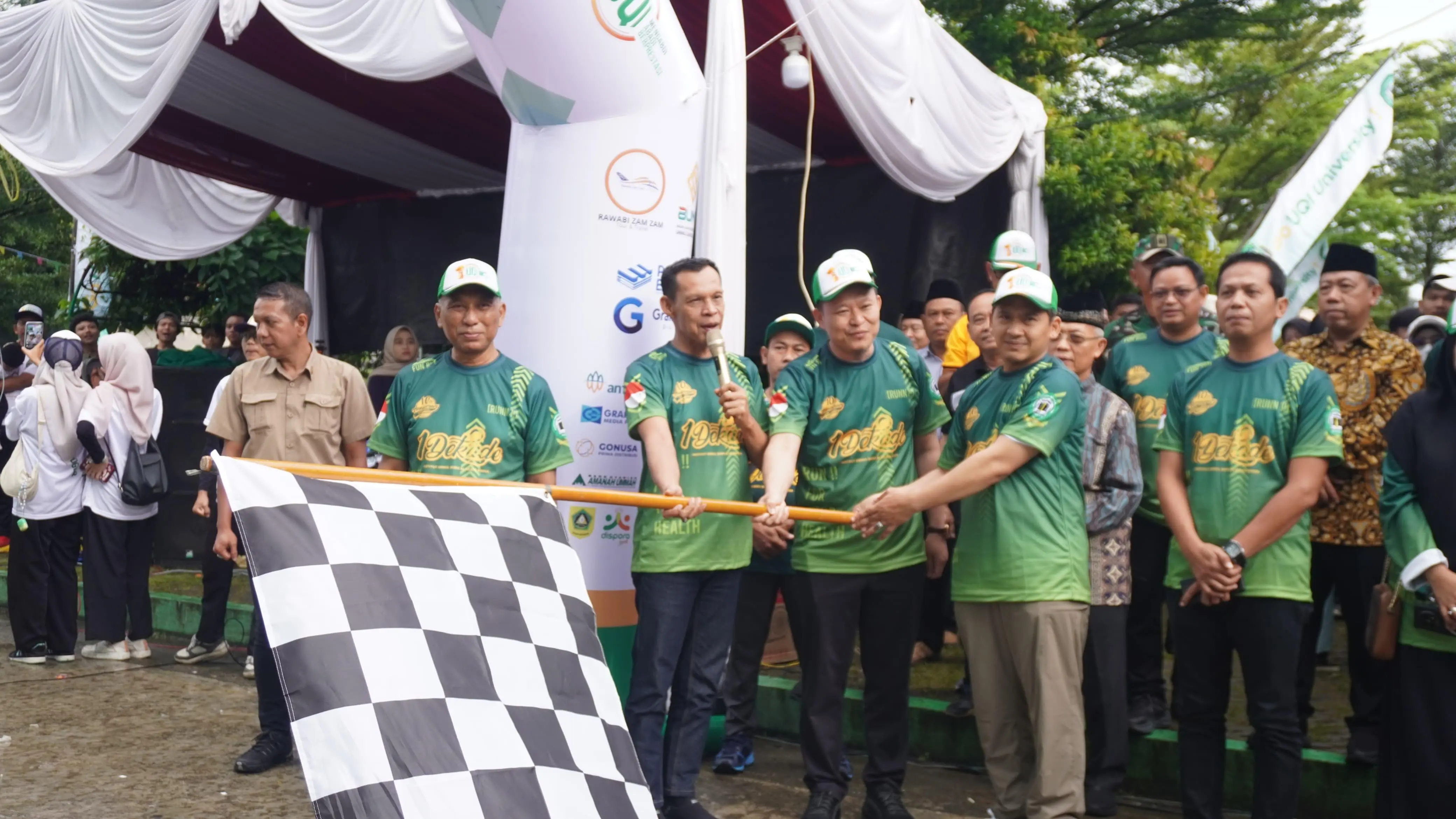 Semarak 1 Dekade Pengabdian, IUQI Bogor Gelar Jalan Sehat Bersama Ribuan Peserta