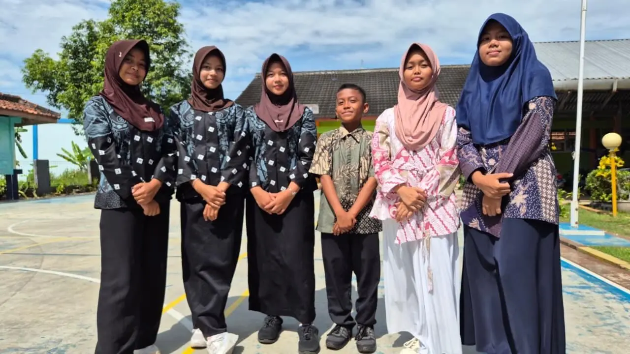 Pendidikan Tanpa Sekat: Batik Bebas sebagai Simbol Kesetaraan di SMP Muhapuja