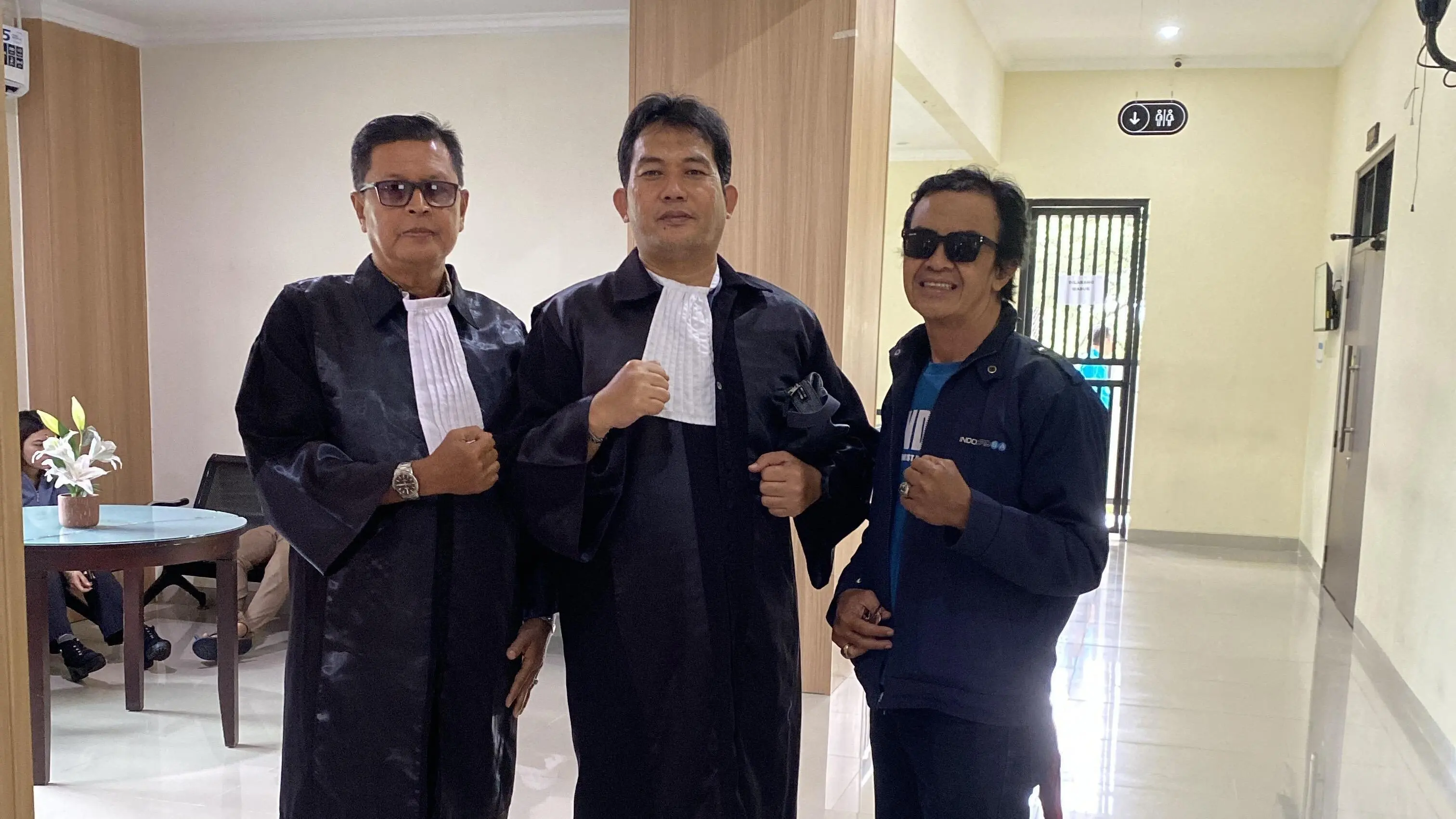 Berhenti Angkat Telepon di Depan Mako Brimob, Pengantar Galon Terancam 10 Bulan Penjara