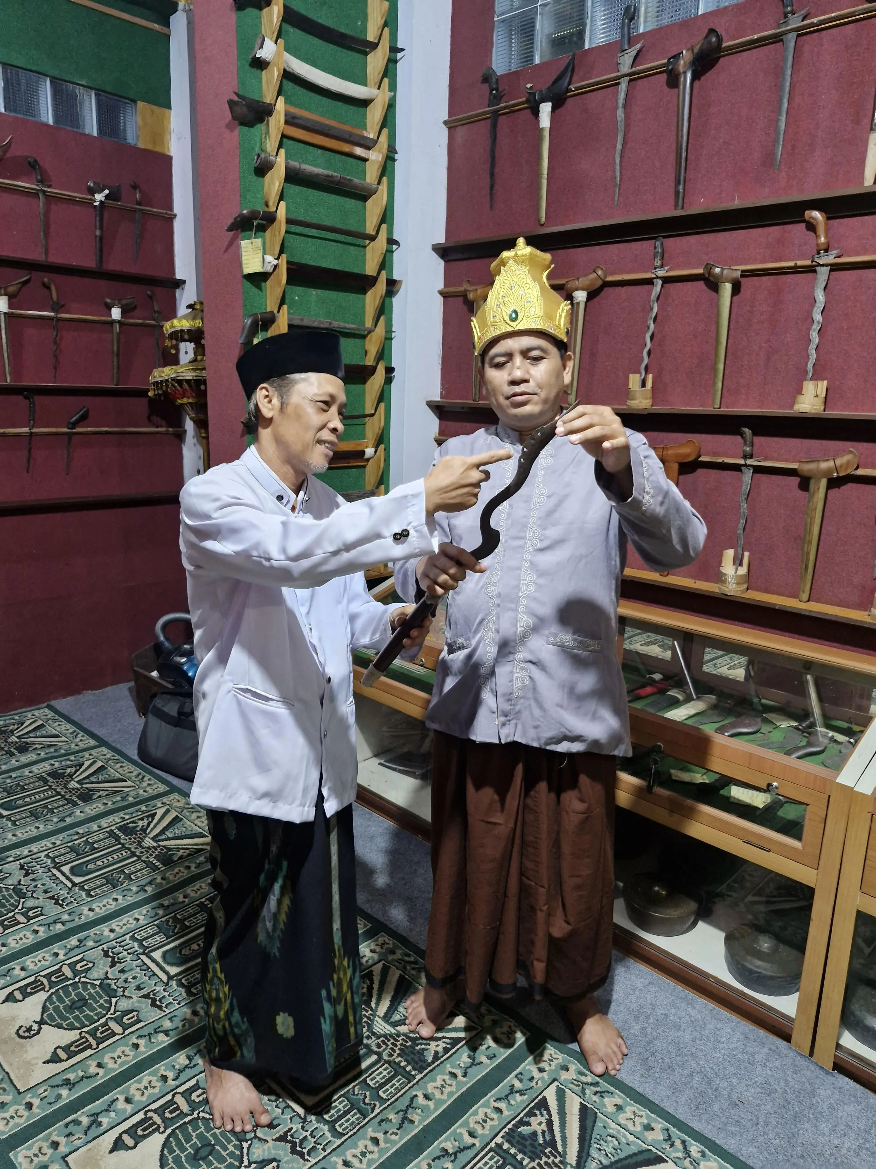 Masjid Tertua Bogor Raya: Kujang Buhun dan Pusaka Sunda di Karadenan