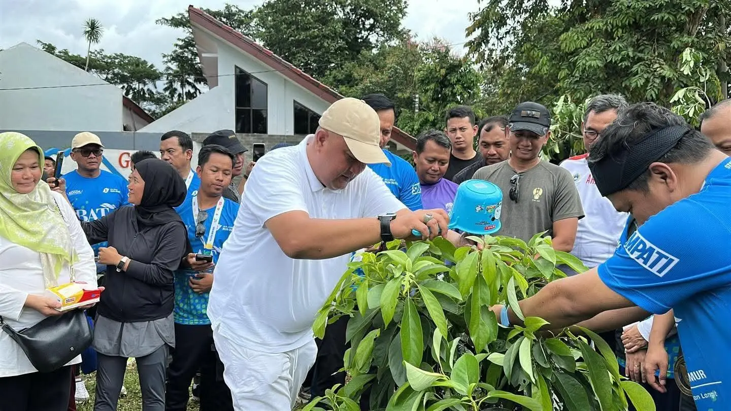 Hijaukan Bumi, Birukan Langit: Bupati Bogor Bersama Menko AHY Tanam Pohon dan Ikuti IKA 5KMA Run 2025