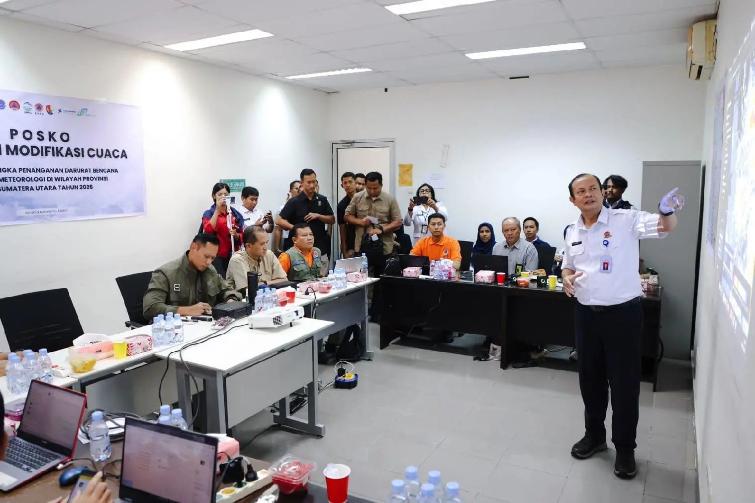 BMKG Gelar Modifikasi Cuaca, Dukung Tanggap Darurat Pascabencana di Sumatra