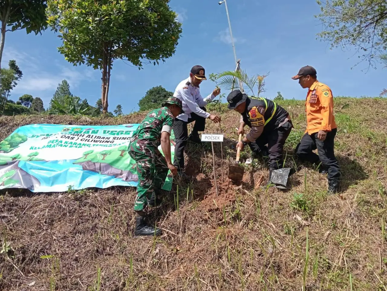 400 Pohon Ditanam di Leuwi Hejo, Upaya Hijaukan Kembali Kawasan Hulu Sungai
