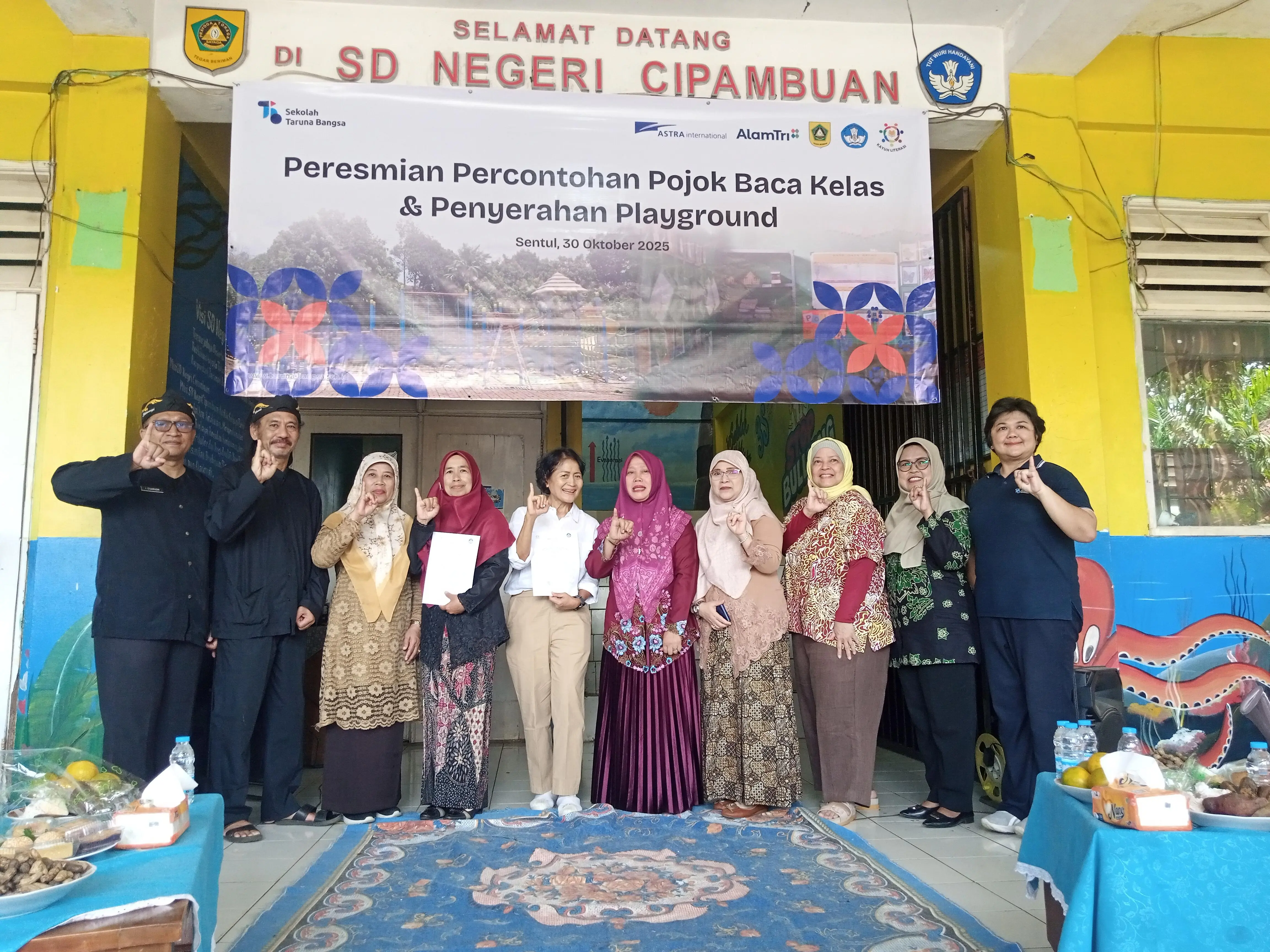 Pojok Baca Sekolah: Membangkitkan Semangat Literasi Anak di Babakan Madang