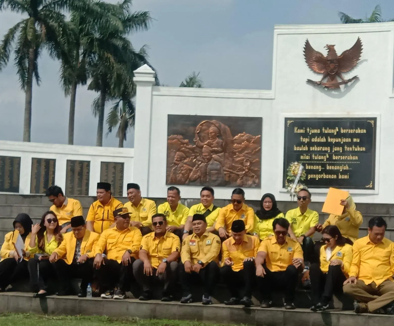 Peringati HUT ke-61, Partai Golkar Kota Bogor Ziarah ke Makam Pahlawan Dreded