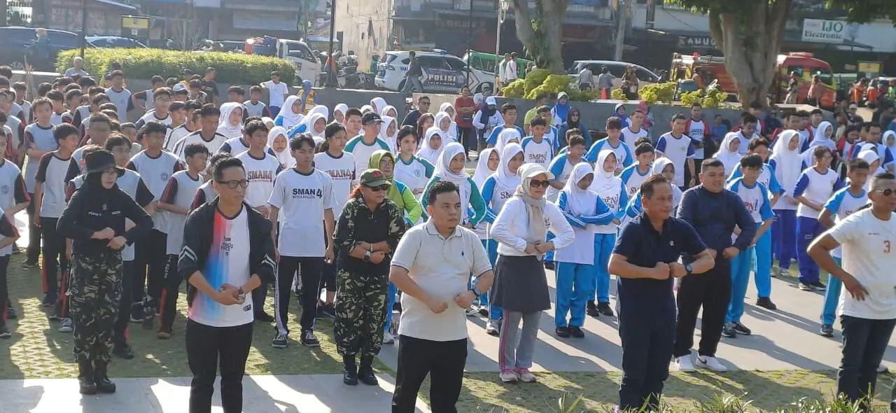 Menteri LH Hanif Faisol Ikut Senam Sehat dan Aksi Bersih-Bersih Bareng Warga Bogor