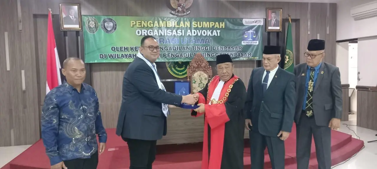 Ketua Pengadilan Tinggi Denpasar mengambil sumpah 23 Advokat baru Peradi Utama