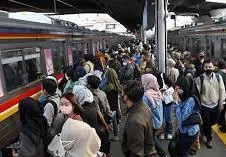 Pada libur panjang stasiun Bogor dipadati penumpang