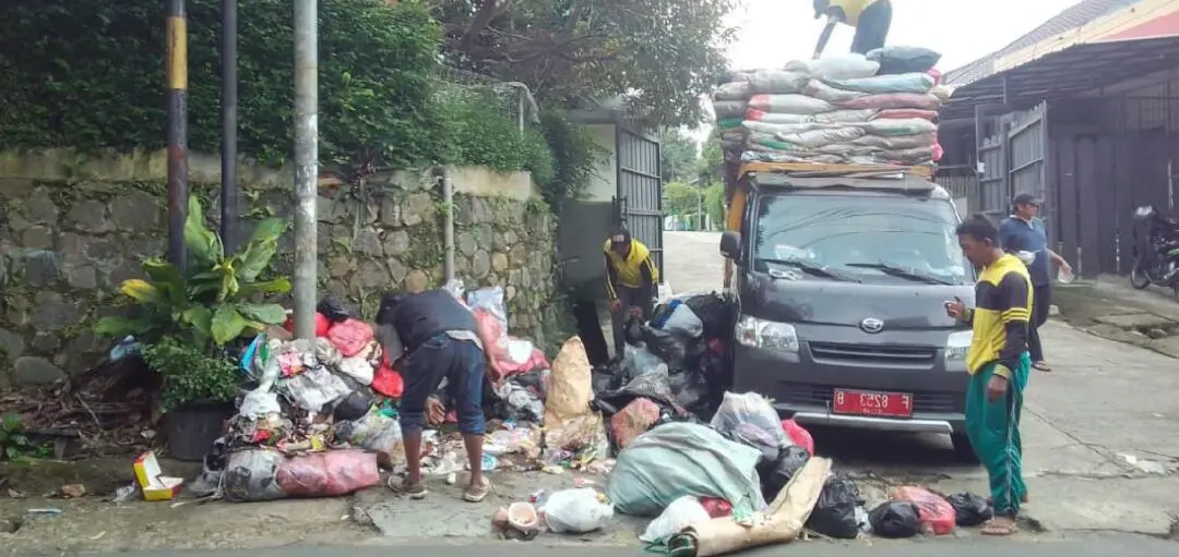 Tempat Tinggal Jenal Mutaqin dihadapkan masalah klasik terkait sampah