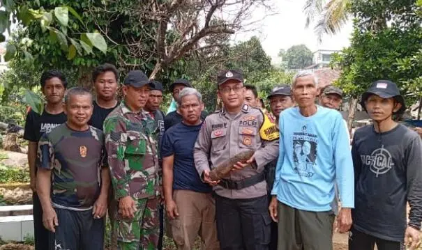 Geger !! Warga Cimandala temukan mortir di Sungai Ciluar
