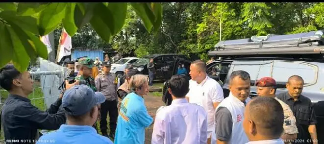 Petugas Pantau Kampanye Salah Satu Paslon Bupati Bogor
