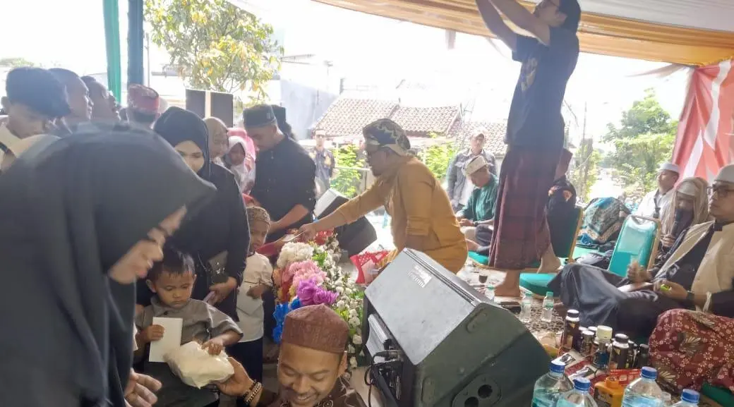 Kapalang Misteri Gelar Sholawatan dan Santunan