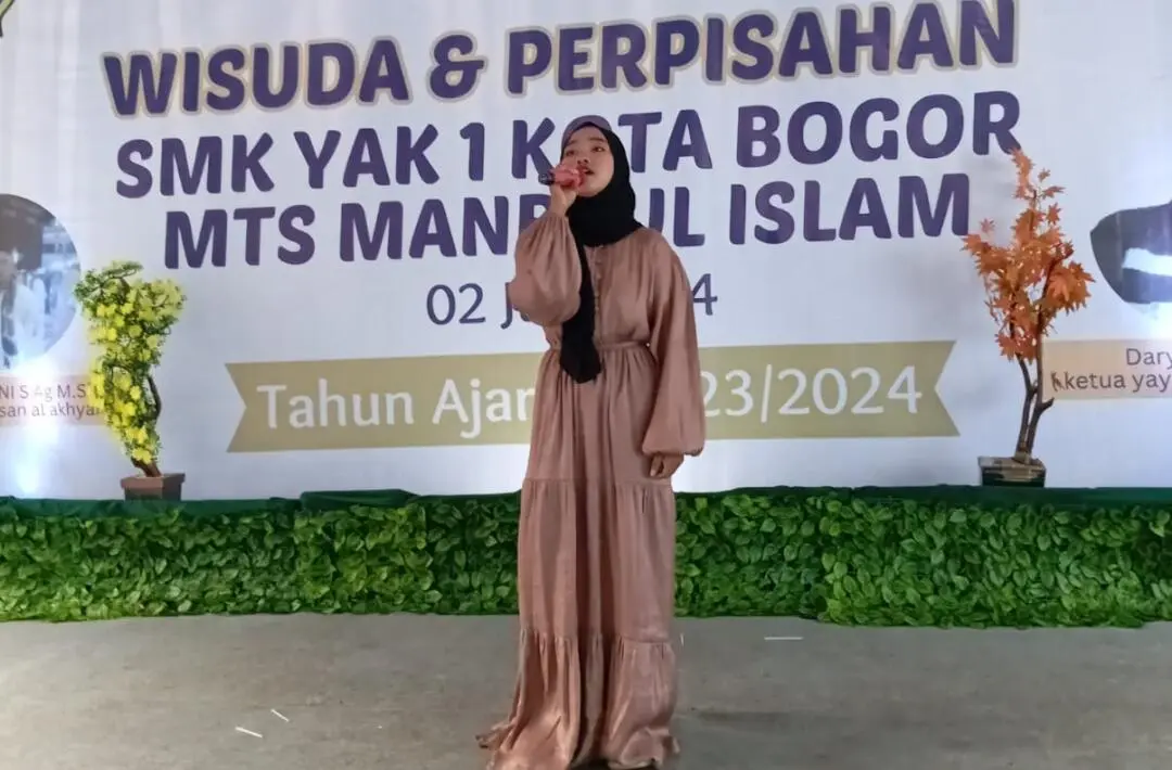 Bawakan Sholawat Nabi Berjudul Agisna, Siti Maulida Tarik Perhatian