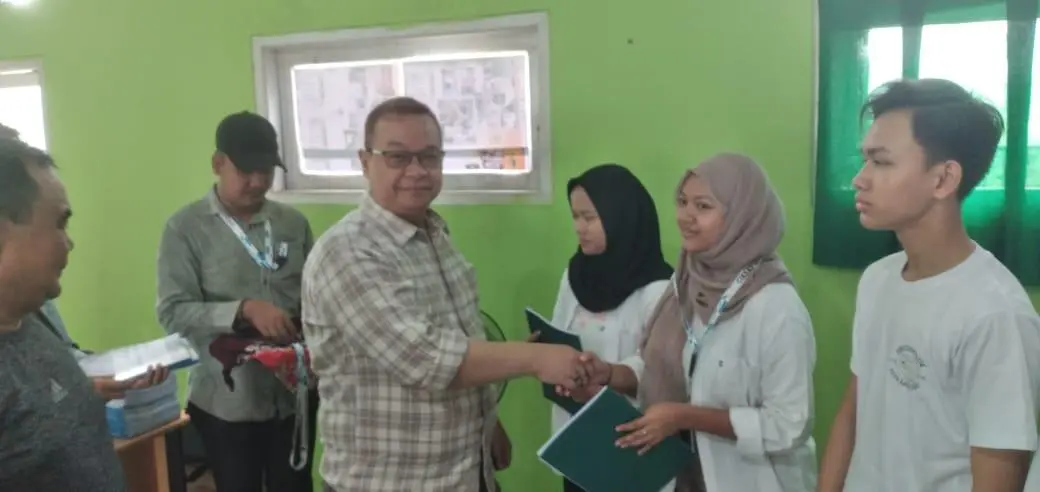 Kaum Milenial Desa Cikeas Dilatih Melek Digital