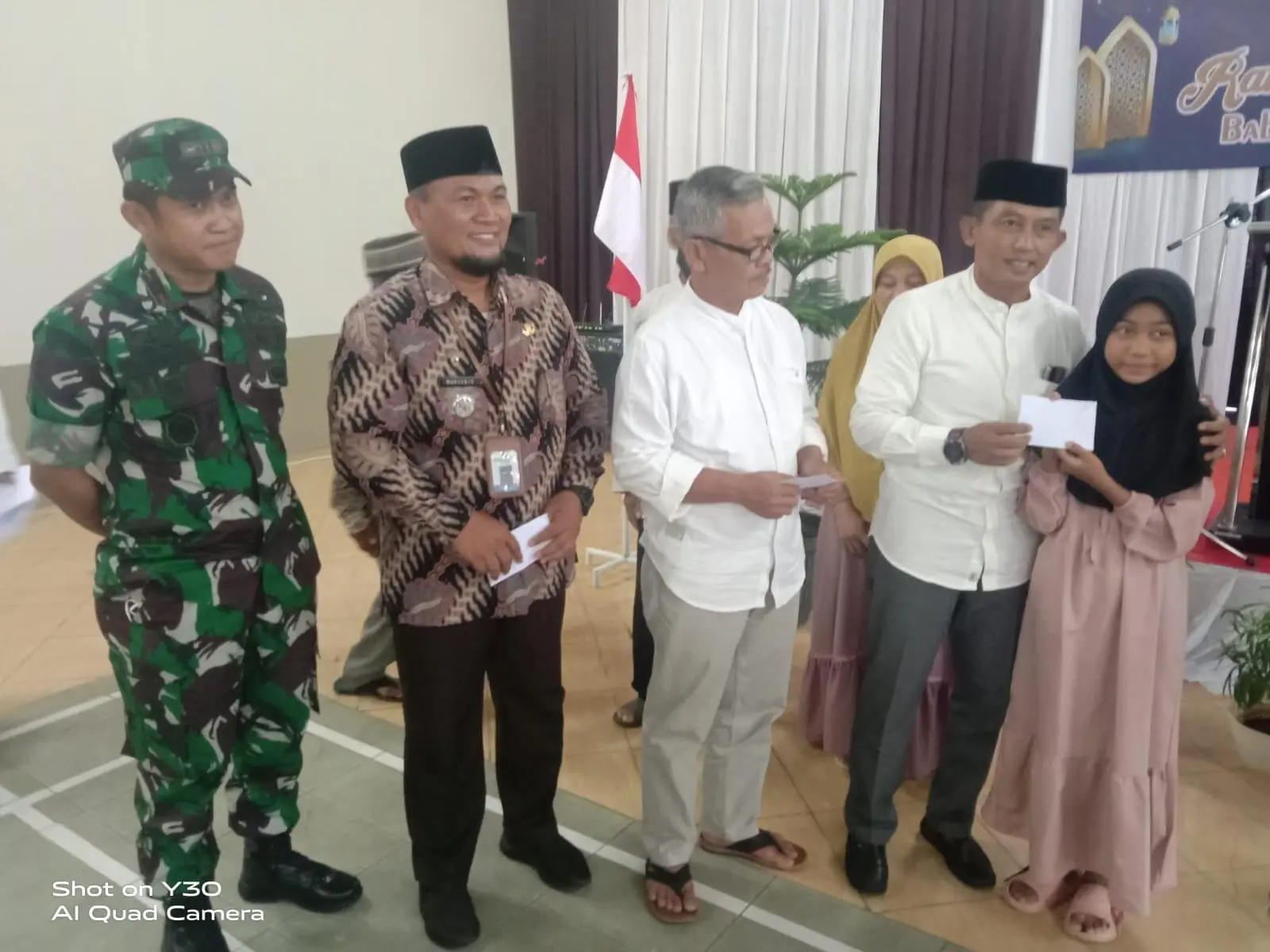 Bulan Suci Ramadhan Pemdes Babatan Bagikan Sembako dan Uang Kepada Warga