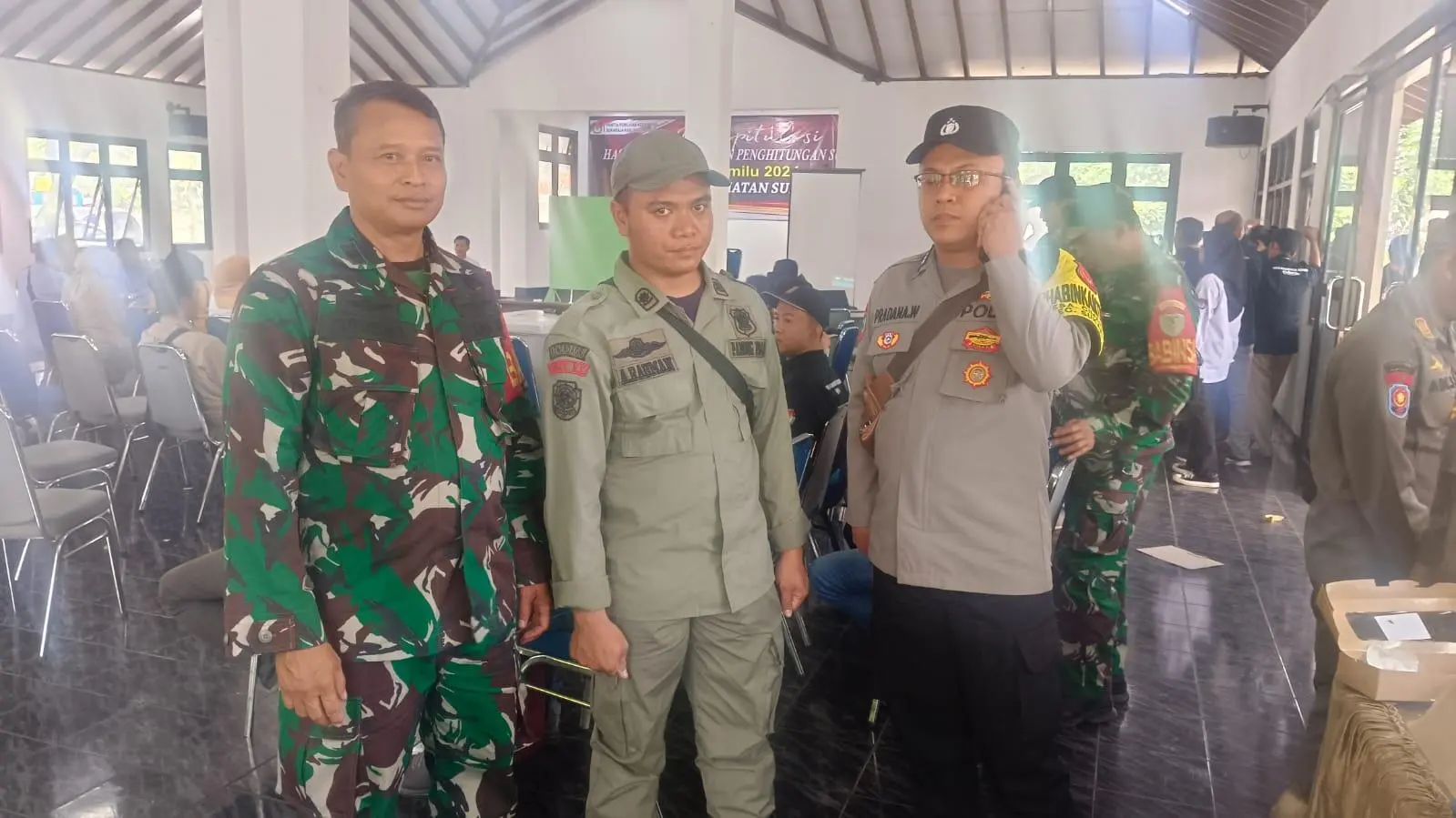 Petugas Gabungan Lakukan Pengamanan Sidang Pleno Rekapitulasi Suara Hasil Pemilu