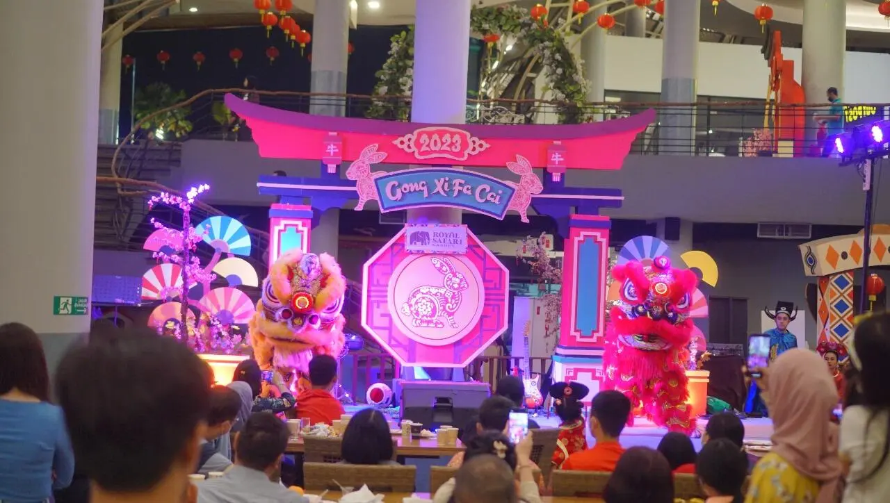 Atraksi Barongsai dan Liong Menyambut Kemeriahan Tahun Baru Imlek 2024 di Royal Safari Garden