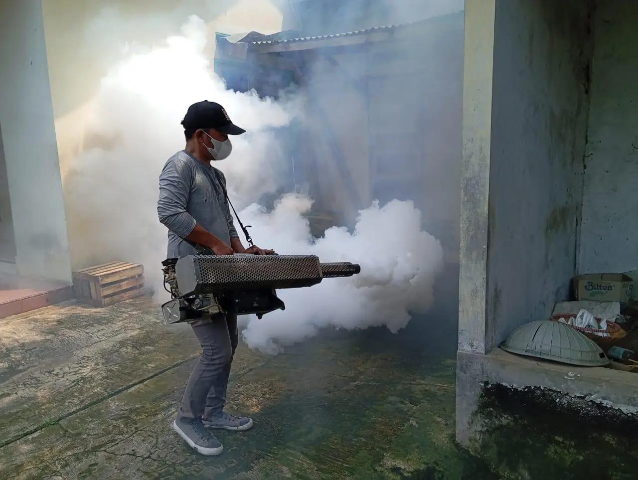 Ketua RT 01/03 Tajurhalang Lakukan Foging cegah Penyebaran DBD