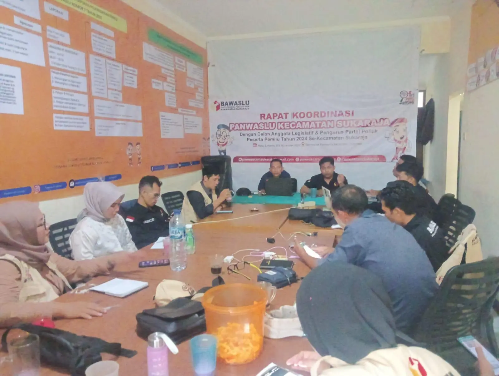 Panwascam Sukaraja Gelar Rakor Persiapan Pengawasan Logistik Pemilu