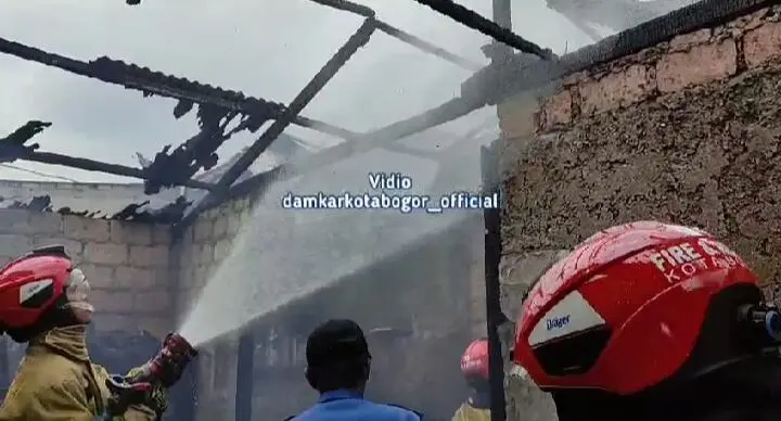 Nyalakan Api Saat Mencari Peci, Satu Rumah Habis Dilahap si Jago Merah