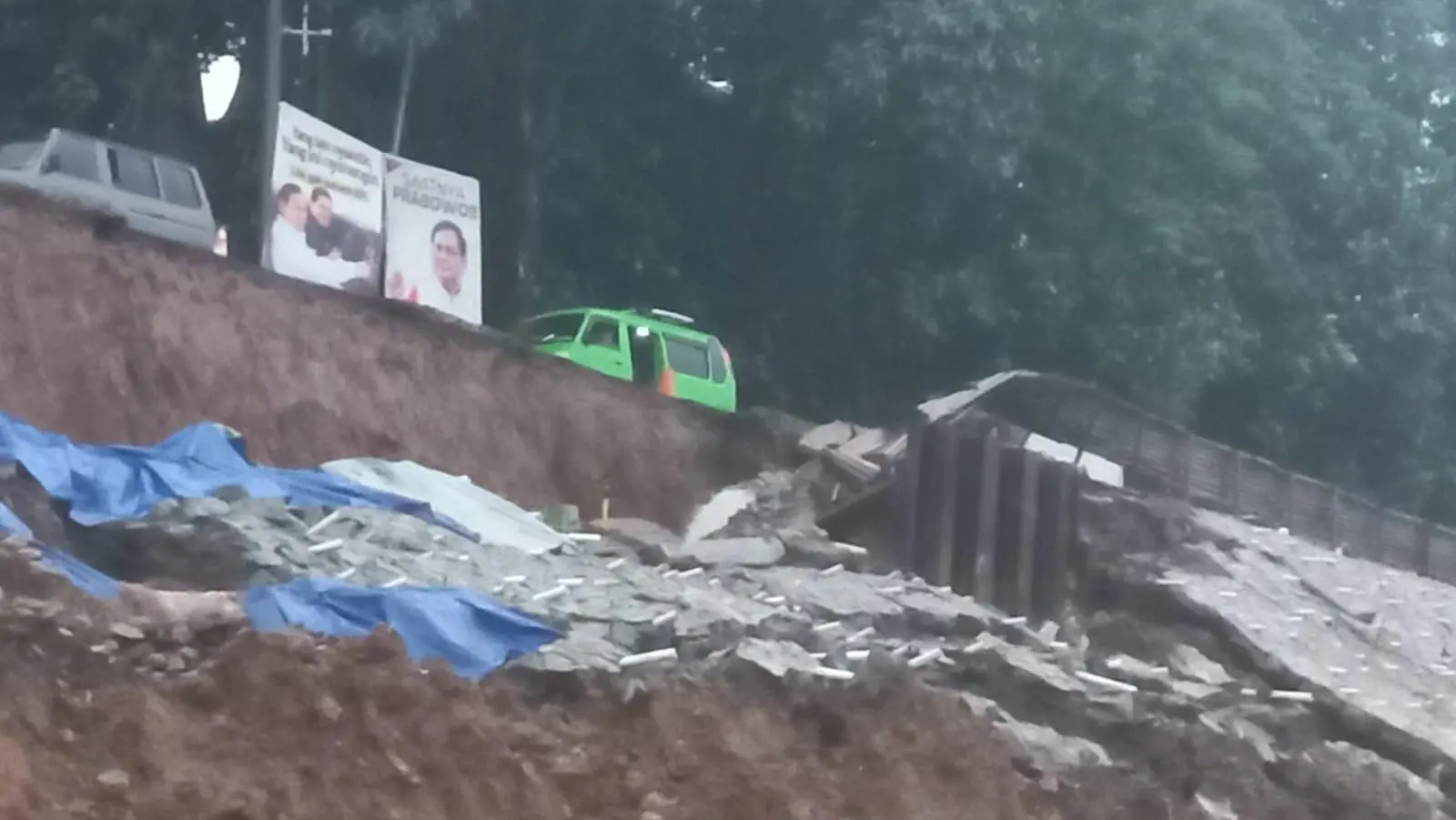 TPT Proyek Underpass Longsor, Pipa Milik Tirta Pakuan Hancur