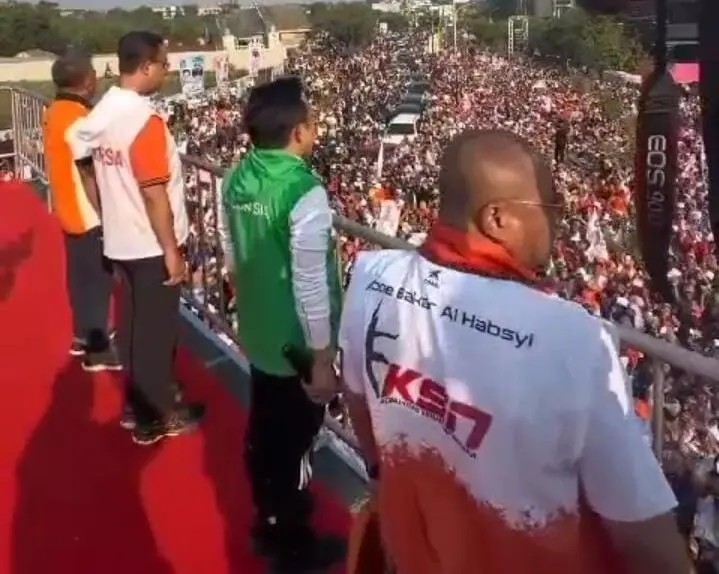 Warga Depok Antusias Ikuti Senam Bareng Anis Baswedan