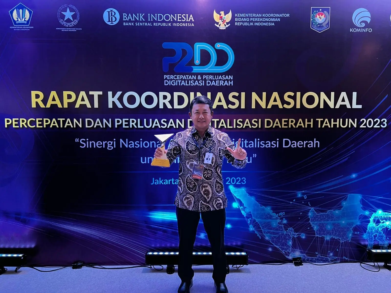 Plt Direktur Utama Bank DKI, Amirul Wicaksono Terima Penghargaan sebagai BPD Terbaik