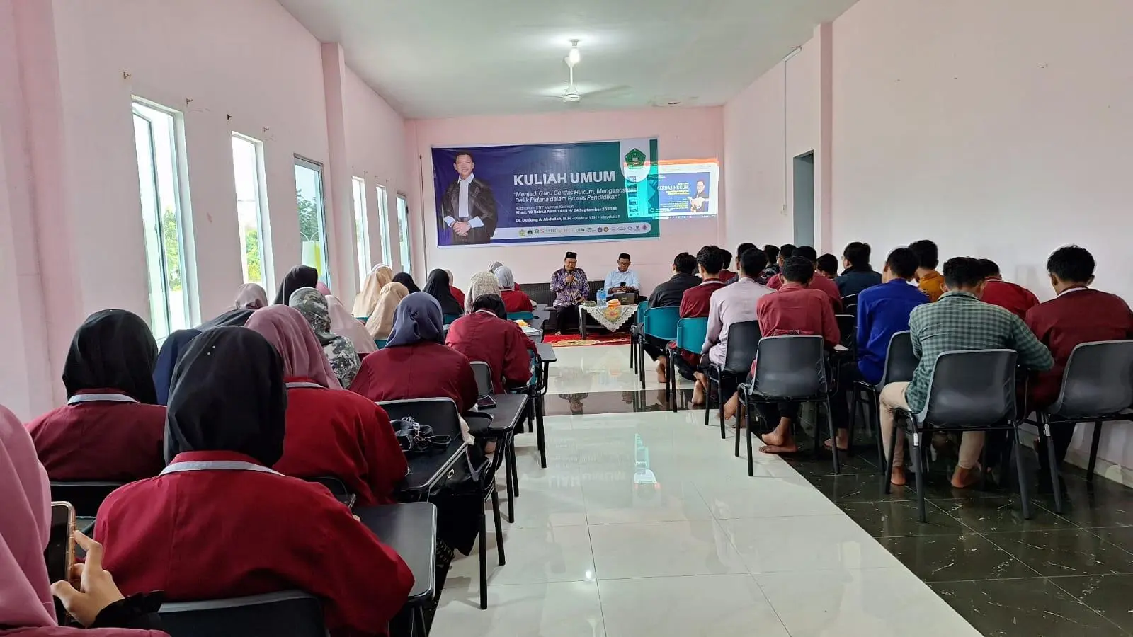 STIT Mumtaz Bekali Mahasiswa untuk Menjadi Guru Cerdas Hukum