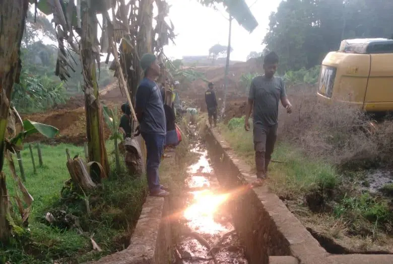 Warga Desa Palasari Mengaku Dirugikan Akibat Proses Cut And Fill Pengembang Properti