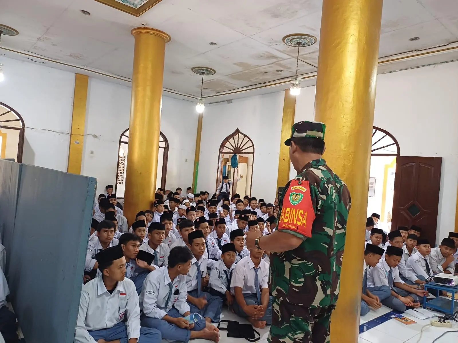 Stop Bullying, Ratusan Santri Ponpes Daruul Ulum Diberi Penyuluhan Oleh Babinsa