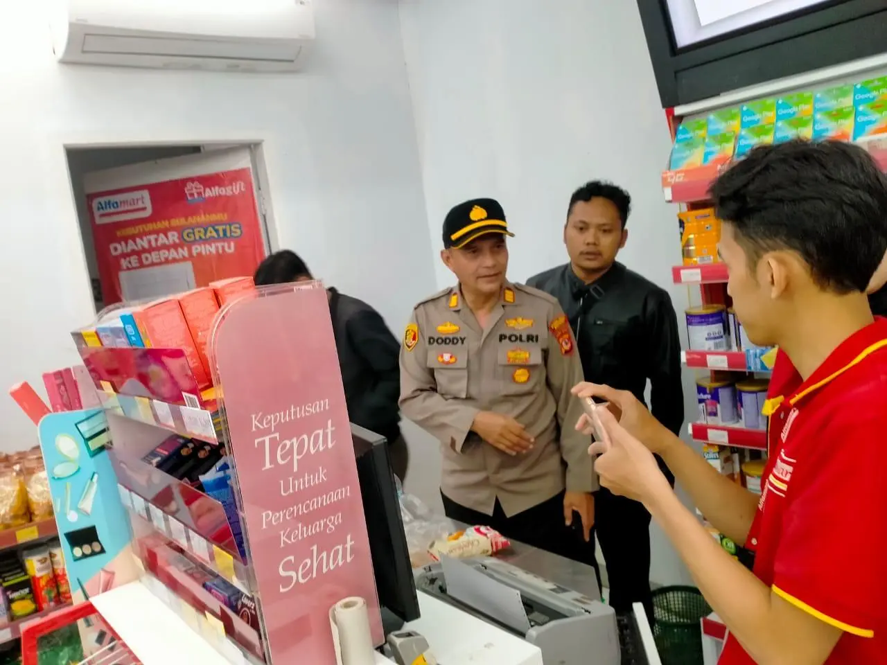 Digasak Pencuri, Minimarket di Karadenan Bogor Alami Kerugian Rp 20 Juta
