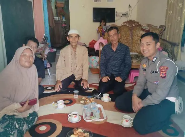 Cegah Kamtibmas, Polsek Tamansari Bersama Polisi RW Sambangi Warga Sirnagalih