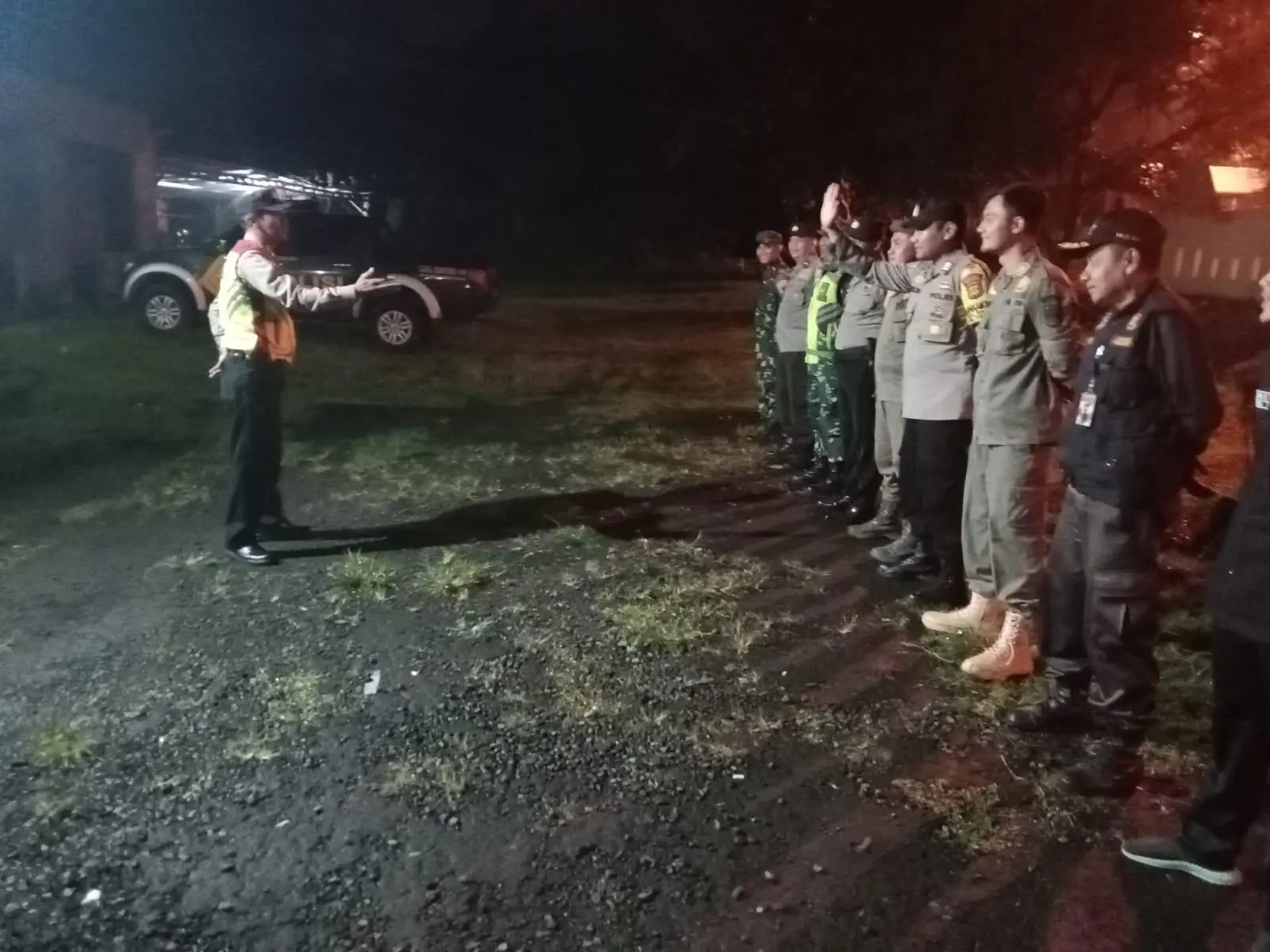 Menjaga dan Mengurangi Kegiatan Tidak Bermanfaat di Malam Hari, Polsek Tamansari Lakukan Patroli