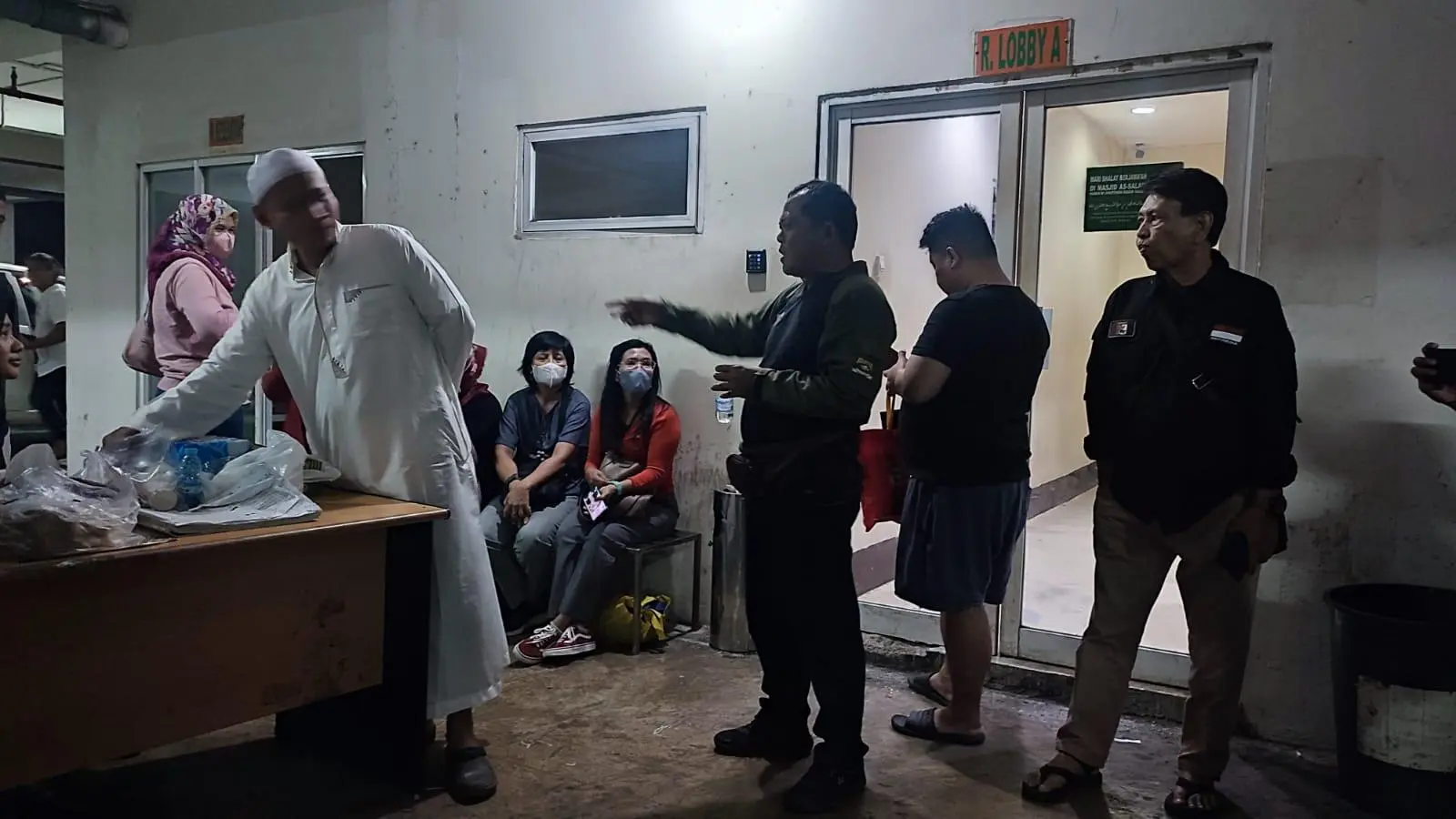 Diduga Hendak Lakukan Prostitusi, Puluhan Bukan Pasutri Diusir Penghuni Apartemen Bogor Valley