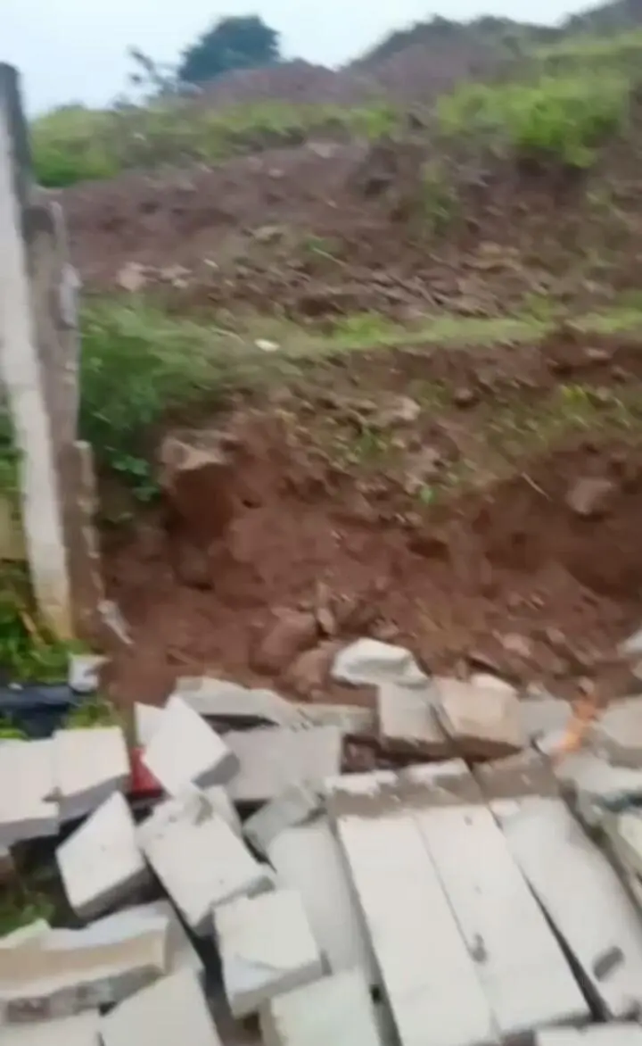 Tak Kuat Menahan Air, TPT Milik PMC Jebol, Warga : Imbasnya Jadi Banjir!