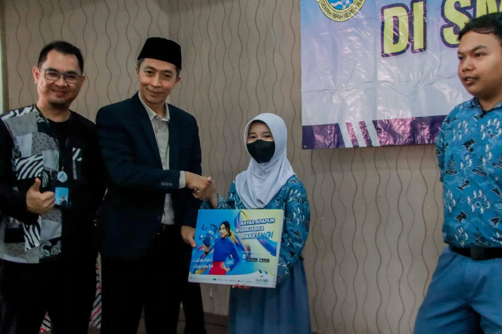 Tiga Siswa SMK Negeri 3 Dapat Kado Istimewa dari Program Dukcapil Goes To School