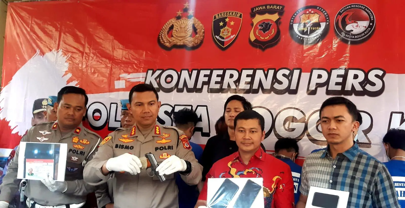 Bak Koboi, Seorang Pria Kedapatan Memiliki Senpi Akhirnya Diringkus Polisi