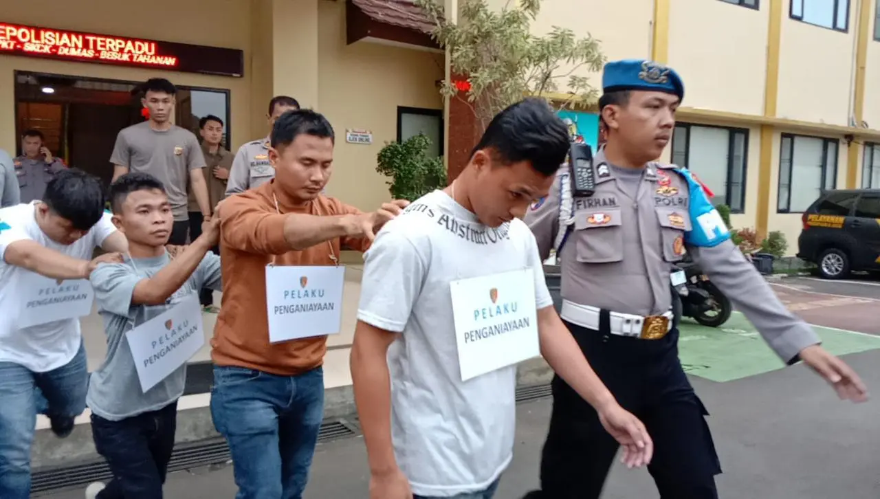 4 Pelaku Asal Nias Sumut yang Melakukan Penganiayaan Kepada Satu Keluarga di Harjasari Diringkus Polisi