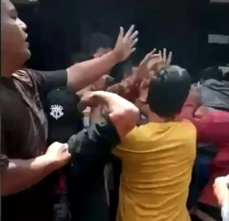 Bak Petinju Jalanan! Aksi Demo Supir Angkot Berujung Anarkis dan Brutal, Petugas Dishub Jadi Korban Lapor ke Polisi