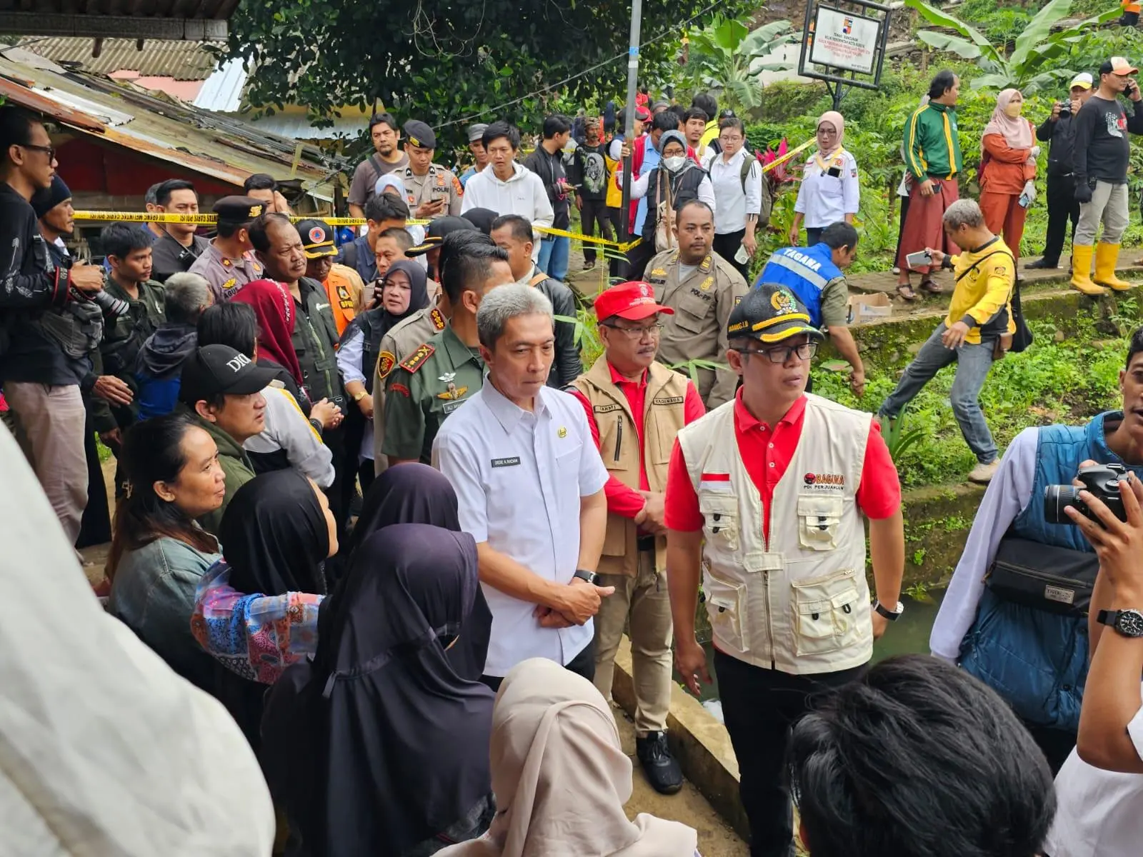 Wakil Ketua DPRD bersama Wakil Wali Kota Bogor Datangi Lokasi Longsor di Empang