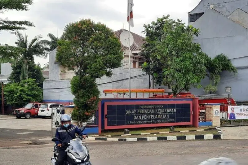 Intensitas Hujan Masih Tinggi, Damkar Depok Siap Siaga Bantu Warga