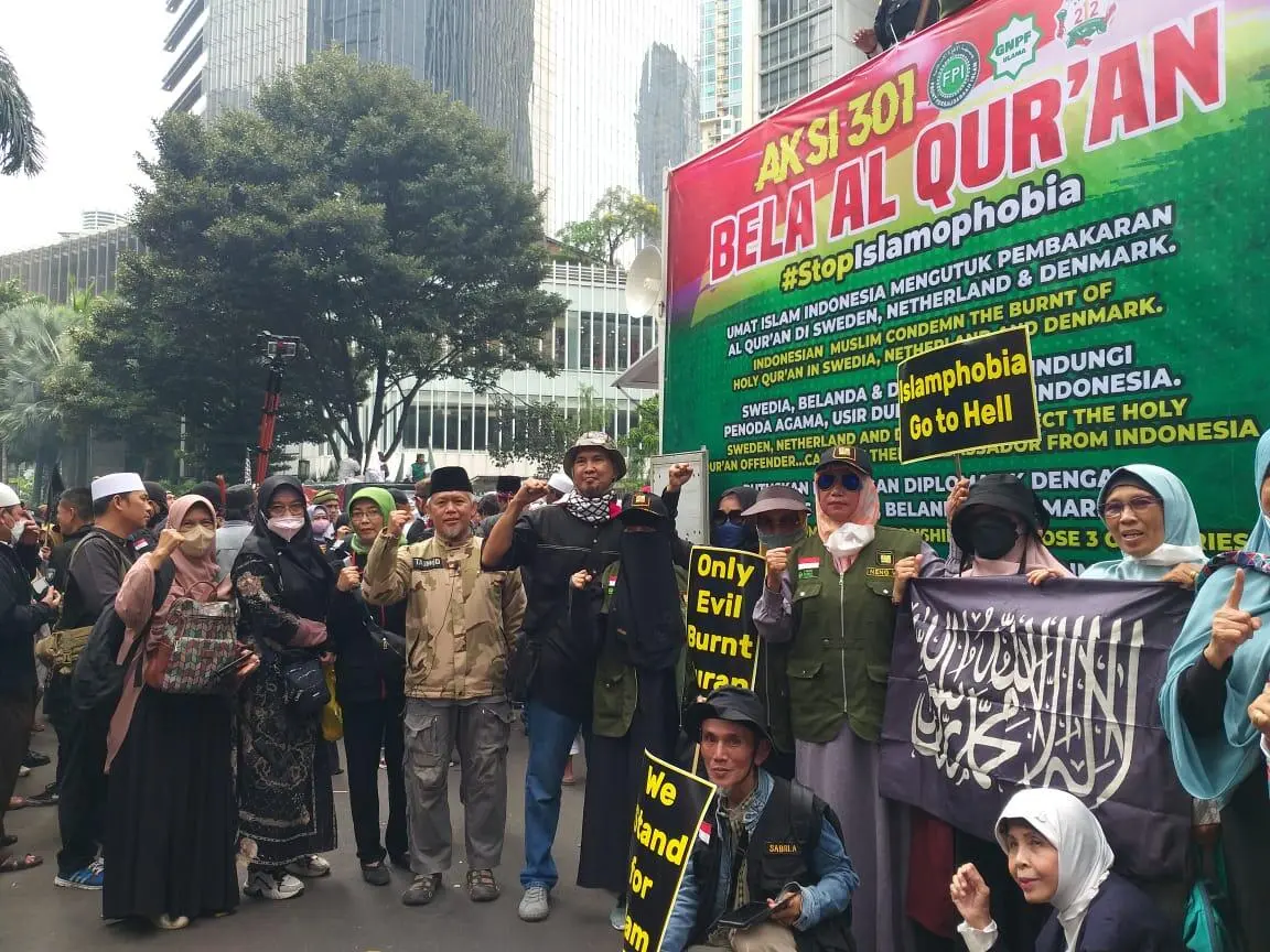 Kecam Keras Pembakar Kitab Suci Alquran, Ribuan Umat Islam Demo Kedubes Swedia