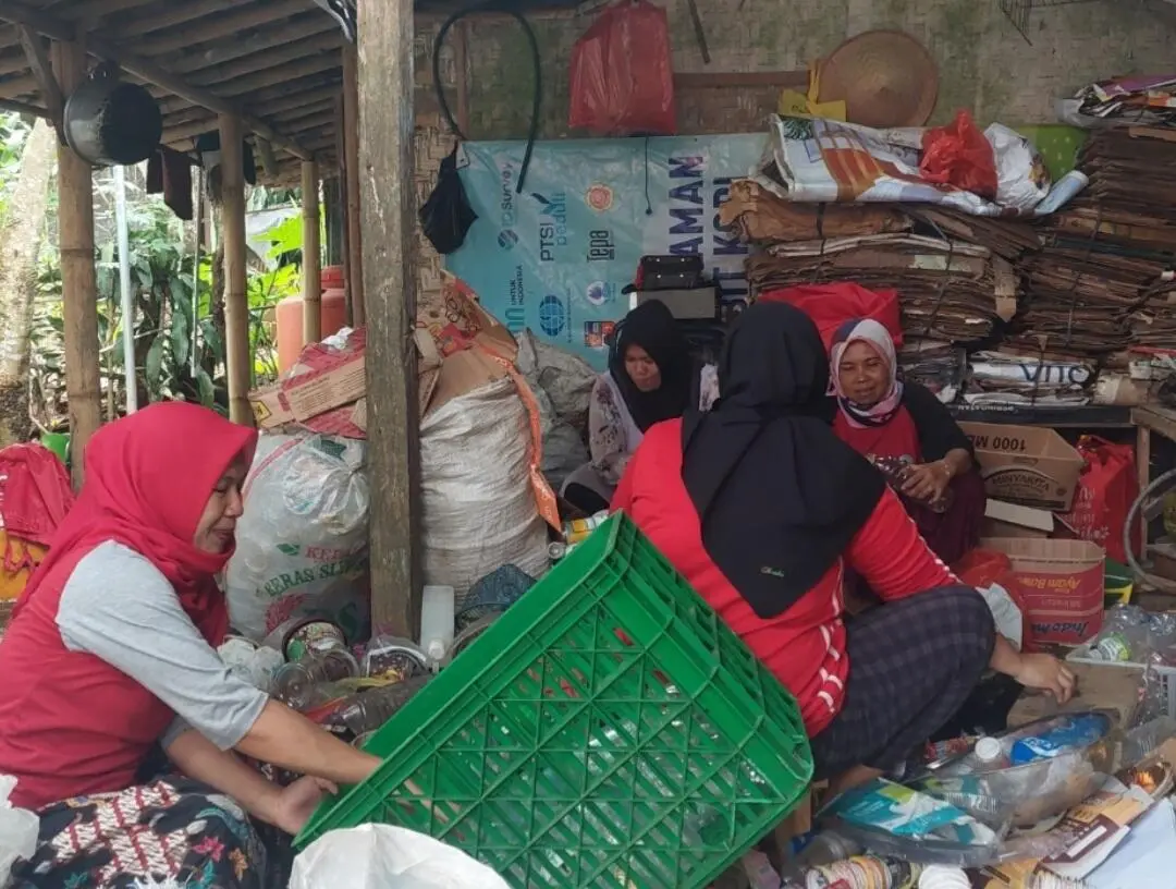 Dalam Satu Minggu Bank Sampah Rumah Lestari Bisa Kumpulkan 250 Kg Sampah Anorganik